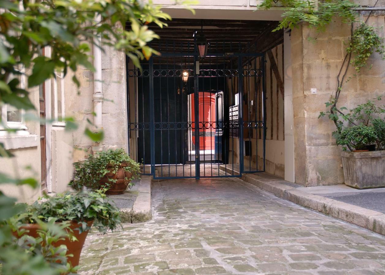 The Sleeping Lion Apartment Paris Exterior photo