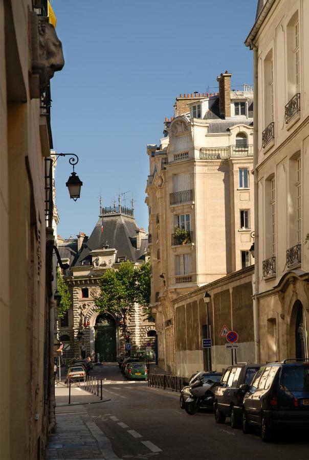 The Sleeping Lion Apartment Paris Exterior photo